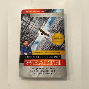 Decolonizing Wealth by Edgar Villanueva Paperback
